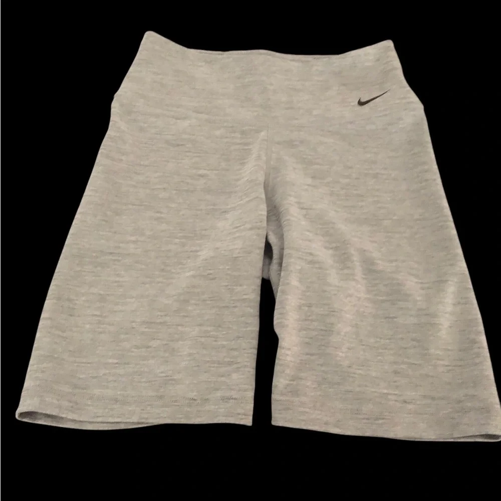 Nike Dri-Fit Gray‎ 7” Bike Shorts Size Small